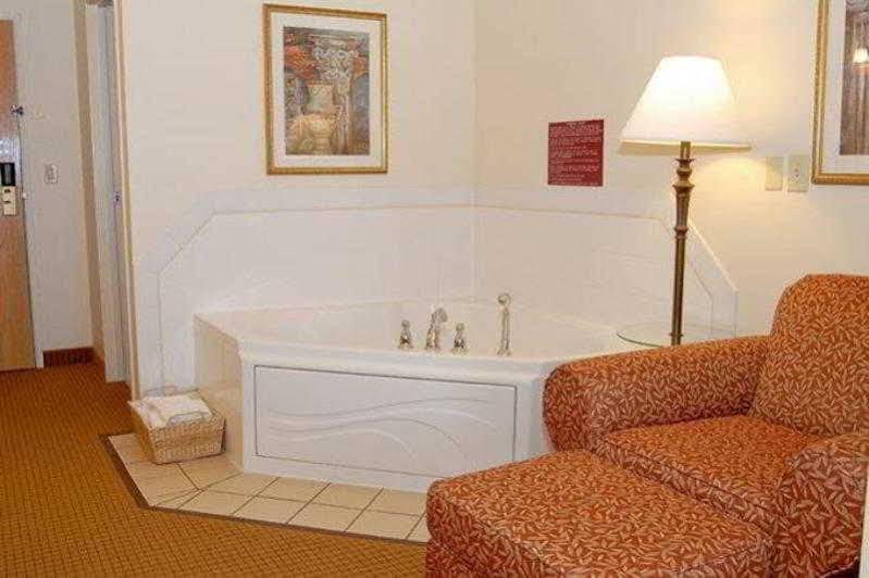Best Western Wapakoneta Inn Екстериор снимка